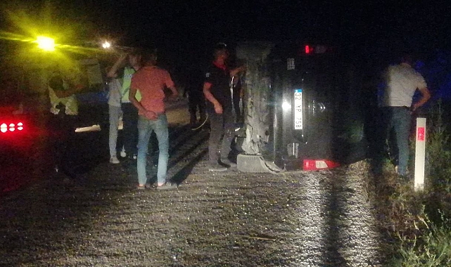 Isparta'da hafif ticari araç ile minibüs çarpıştı: 2'si çocuk 4 yaralı