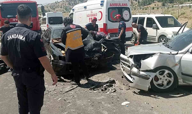 Kahramanmaraş'ta otomobiller çarpıştı: 5 yaralı
