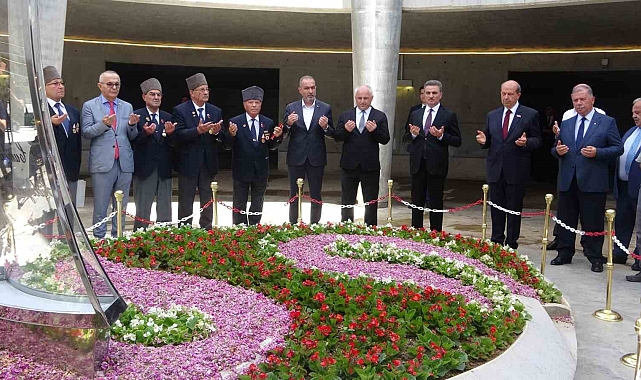 KKTC Cumhurbaşkanı Tatar, 9. Cumhurbaşkanı Demirel'in anıt mezarını ziyaret etti.
