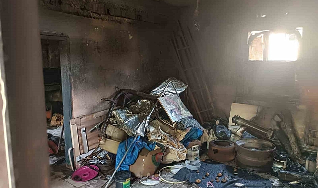 Kumlu'da yanan evde maddi hasar oluştu