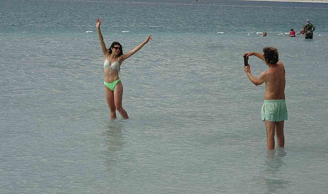 Kurban Bayramı'nda Salda Gölü 70 bin kişiyi ağırladı