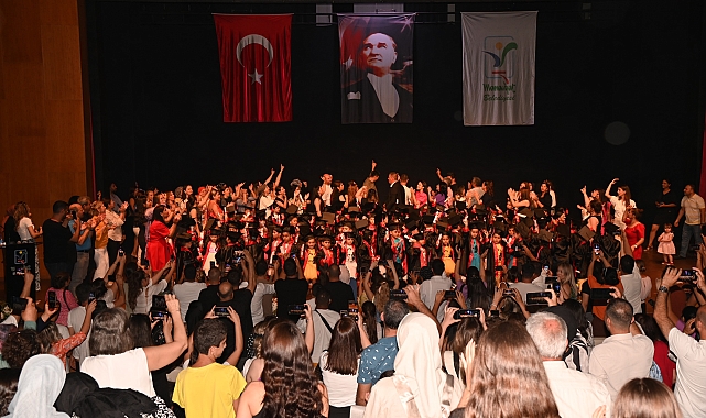 Manavgat Belediyesi'nde minik öğrenciler mezun oldu