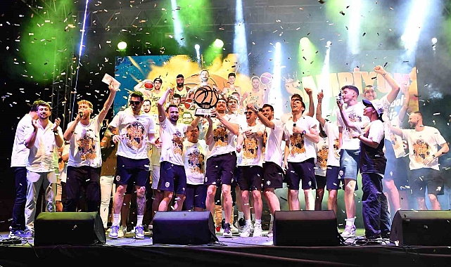 Mersin Büyükşehir Belediyesi Spor Kulübü, Taraftarlarla Süper Lig Yükselişini Kutladı