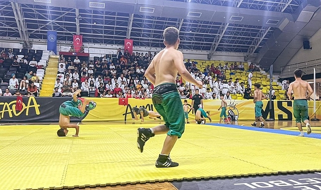 Mersin'de Gençlik ve Spor Okulları törenle açıldı