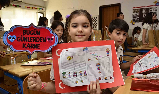 Mersin'de öğrenciler karne heyecanı yaşadı