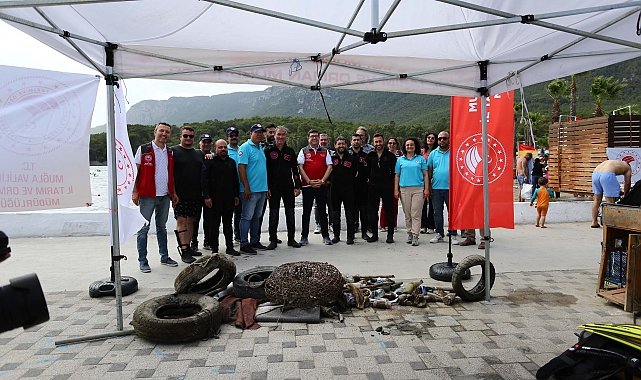 Muğla'da deniz dibinden 17 ton atık çıkarıldı