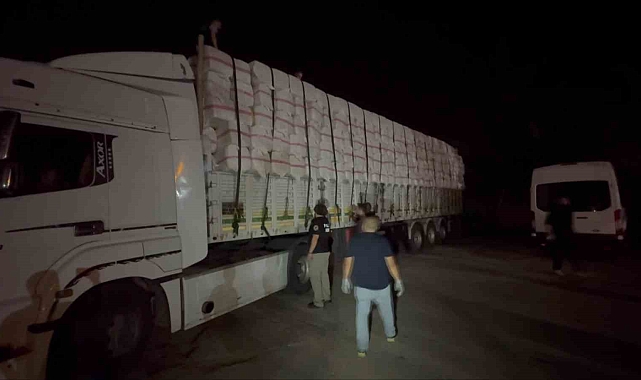 Narkotik polisi saman balyaları arasında 35 kilo esrar ele geçirdi