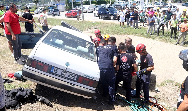 Oğulları kaza yapan baba, olay yerinde diz çöküp ağladı