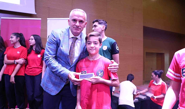Okul sporlarının 'Altın Çocukları' ödüllendirildi