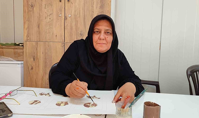 Okulu bırakan oğlunu motive etmek için 5 çocuklu anne üniversite okumaya başladı