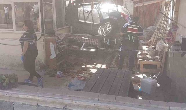 Otomobil eve girdi, kahvaltı yaparken hastanelik oldu