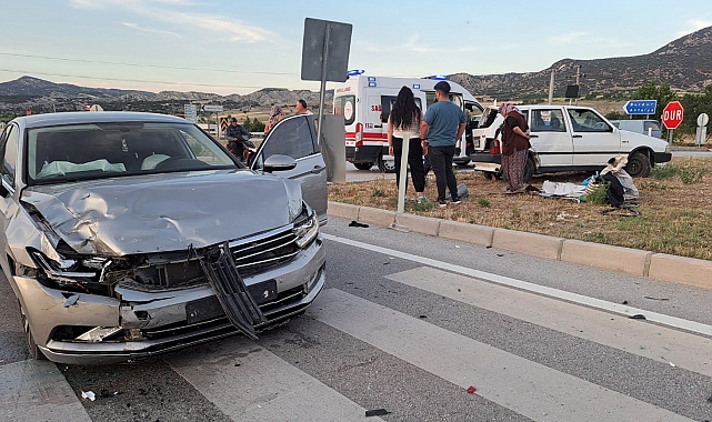 Otomobiller çarpıştı: 1 yaralı