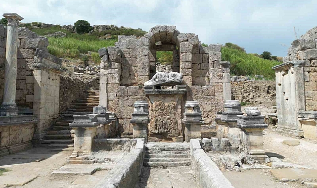 Perge Antik Kenti'nde Bin 800 Yıl Sonra Kestros Çeşmesi Suyla Buluşacak