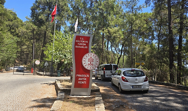 Phaselis Antik Kenti'nde araç kuyruğu oluştu