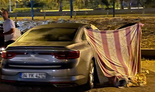 Plaj işletmecisi tatilcilerin bıraktığı çöpe sitem etti, kendi elleriyle temizledi