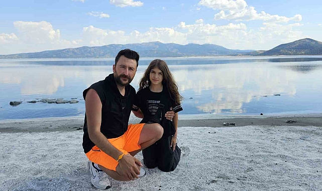 Salda Gölü'nde kurtarılan küçük kız kahramanıyla buluştu