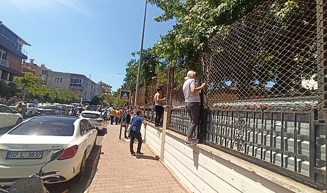 Sınav heyecanı velileri de esir aldı