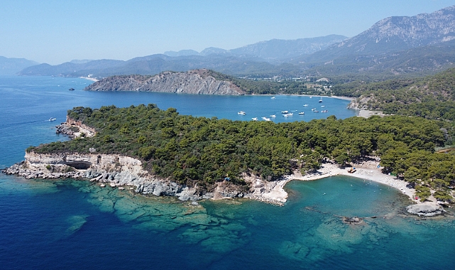 Tarih ile doğanın bütünleştiği Phaselis bayram tatilinde binlerce ziyaretçi ağırladı