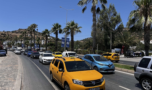 Tatilciler dönüyor; Bodrum'dan son 60 saatte yaklaşık 100 bir araç çıkış yaptı
