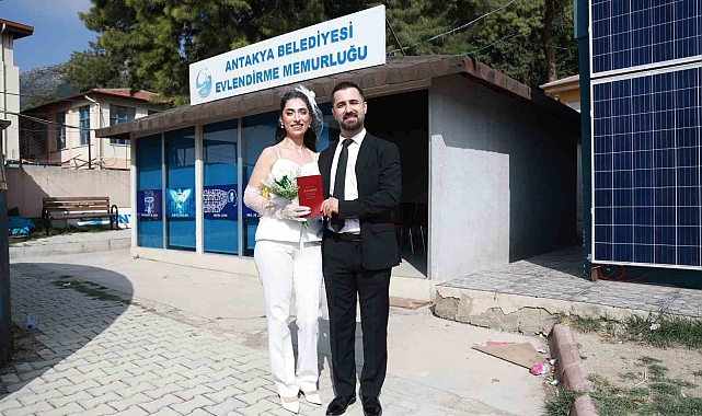 Tatili fırsat bilen çiftler, evlendirme dairelerine koştular