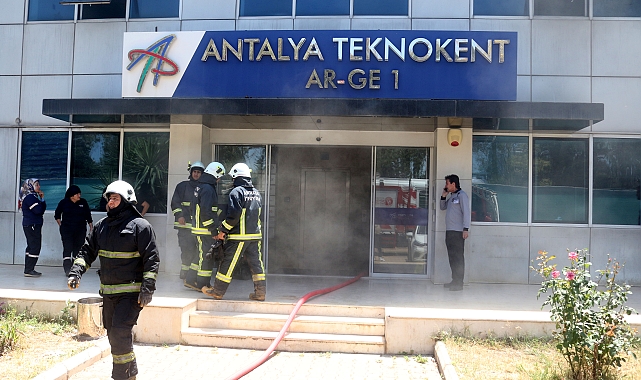 Teknokent AR-GE binasında çıkan yangın söndürüldü