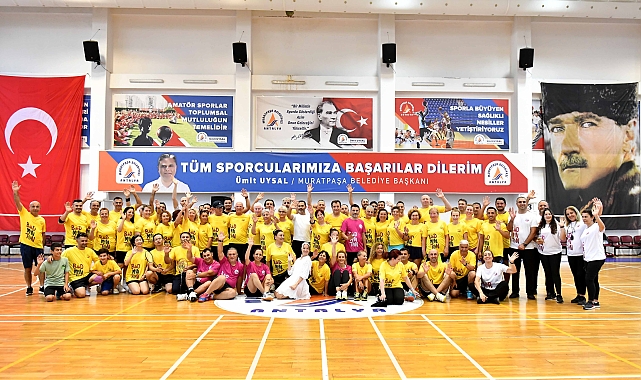 Veteranlar badminton şenliği başladı
