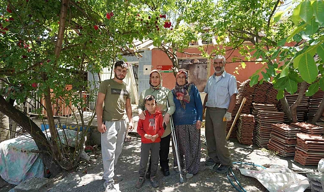 Yangında zarar gören ailenin evi onarılıyor
