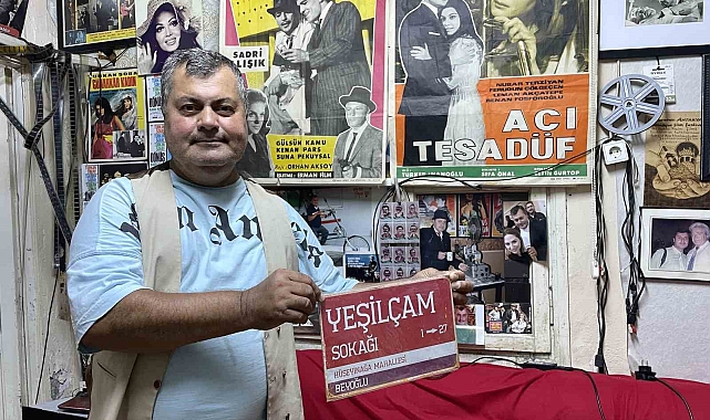 Yeşilçam tutkusunu evinde yaşatıyor