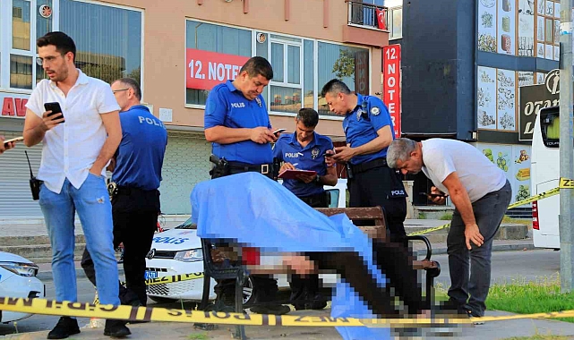 Yol kenarındaki bankta ölü bulundu