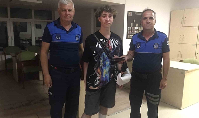Zabıta ekipleri unutulan çantayı sahibine teslim etti