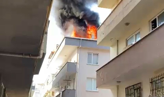 4 katlı binanın çatısı alev alev yandı