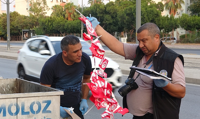 Antalya'da Türk Bayrağı Hassasiyeti! Çöp Konteynerında ki Türk Bayrağı!