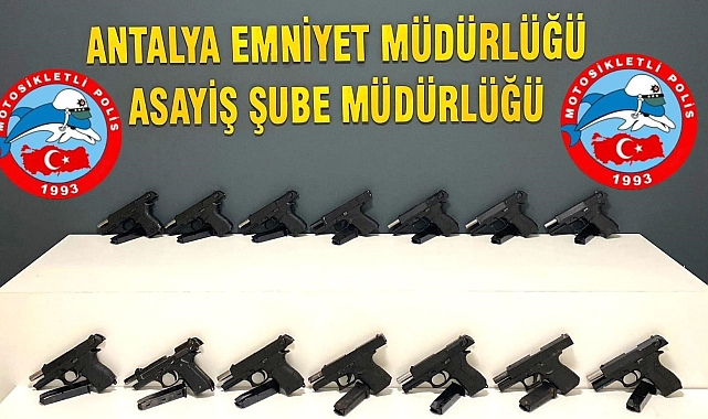 Antalya'da ruhsatsız silah satışına polis engeli: 3 tutuklama