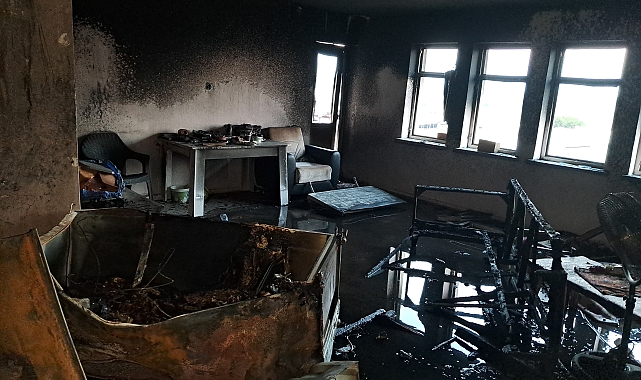 Antalya'da Şok Olay: Evini Yaktı, Balkonda Kendine Zarar Verdi