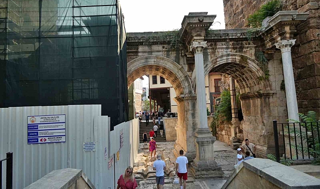 Antalya'nın sembolü Hadrian restore edilecek