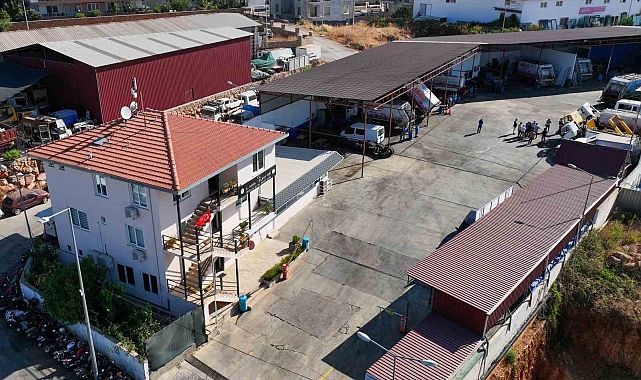 Başkan Özçelik, mesaiye temizlik işleri şantiyesinde başladı