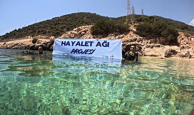 Batık Ada'da sualtı temizliği
