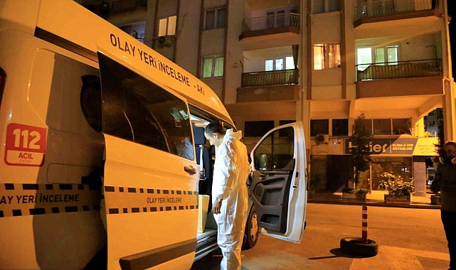 Binayı saran ağır koku ihbarına gelen polis ekipleri daire sahibinin cansız bedeni ile karşılaştı