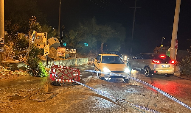 Bodrum'da ana su isale hattı patladı; yol çöktü, cadde göle döndü