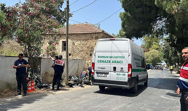 Bodrum'da, motosikletteki 2 gencin öldüğü kazada hafif ticari araç sürücüsü tutuklandı