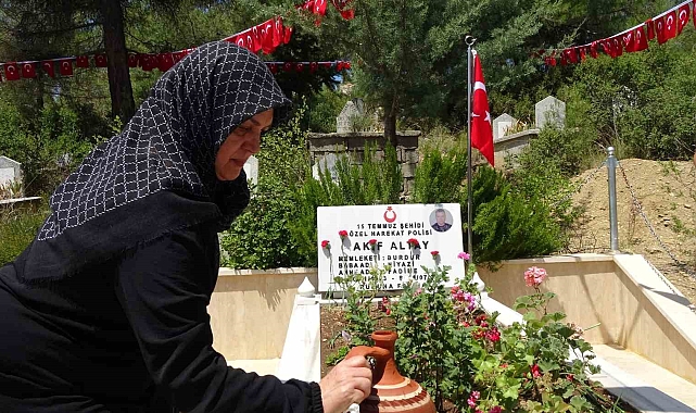 Burdur'da 15 Temmuz şehidi mezarı başında anıldı