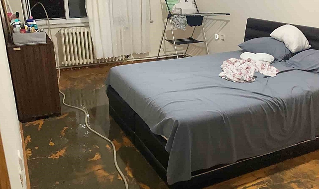 Burdur'da yağış bir anda geldi, 34 evi su bastı