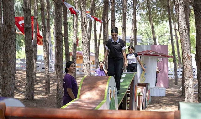 Çocuklar yaz kampında eğlenerek öğreniyorlar