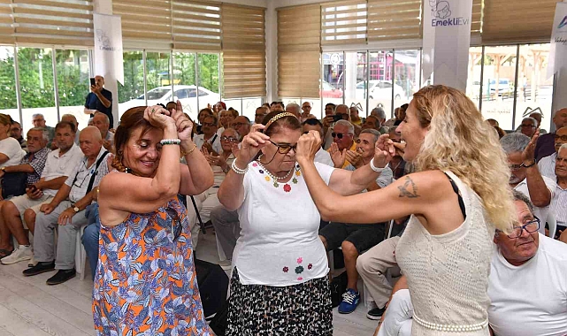 Emekliler gönüllerince eğleniyor