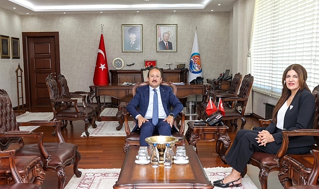 Görev süresi dolan KKTC Başkonsolosu Mendeli Mersin'e veda ediyor