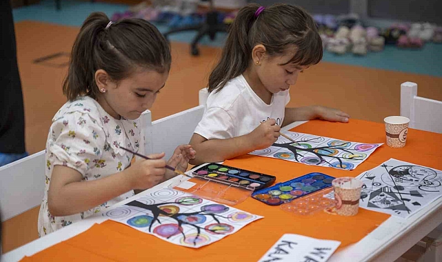 Gülnar Çocuk Atölyesi'nde çocuklar bilim ve sanatla öğreniyor