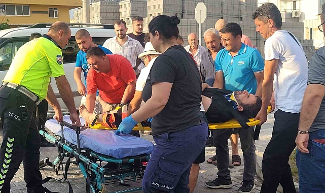 Hafif ticari araçla çarpışan motosiklet sürücüsü yaralandı