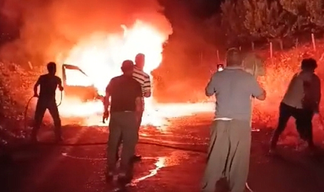 İçerisinde 4 kişinin bulunduğu seyir halindeki araç alev topuna döndü