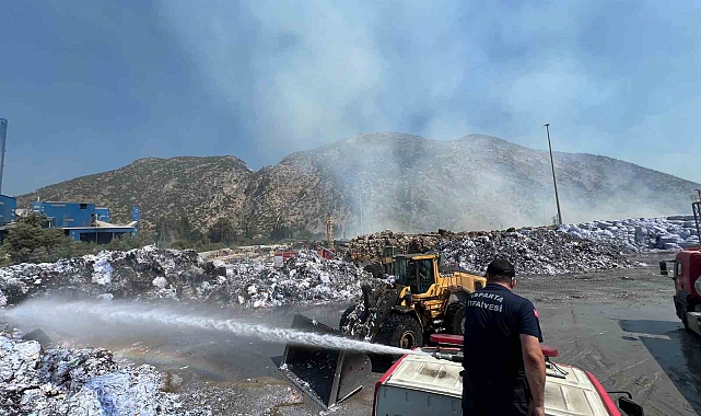 Isparta İtfaiyesi, Söke'deki yangın söndürme çalışmalarına destek veriyor