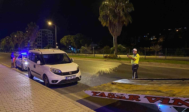 Kadını darp ederken kendisine müdahale eden polise mukavemette bulundu